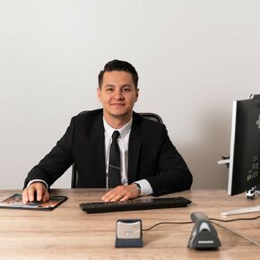 Dr. Enes Uysal
